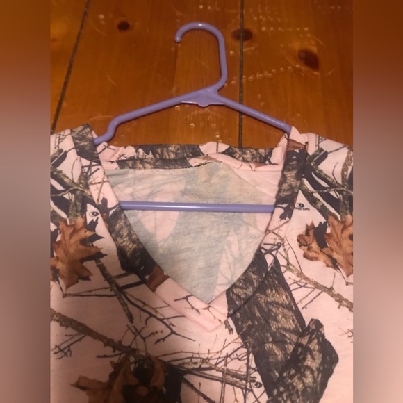 Unbranded camouflage shirt, no size tag, pink brown camouflage. - Picture 4 of 6